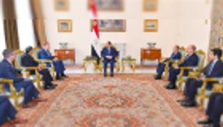 السيسي يؤكد تطلع مصر لتعزيز العلاقات الاقتصادية مع أمريكا