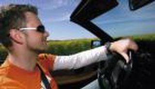 مواصفات النظارة الشمسية الأمثل لقيادة السيارة بالصيف