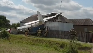 الطائرة إبان اصطدامها بالمنزل في الشيشان