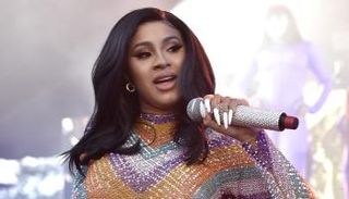 بيرني ساندرز حرص على شكر كاردي بي