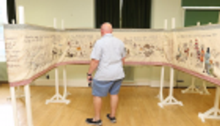 استغرق 3 عقود.. 64 مليون عام من التاريخ على قطعة قماش