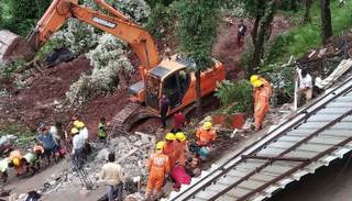 تتكاثر انهيارات المباني في الهند خلال موسم الأمطار