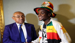 مشجع زيمبابوي وأحمد أحمد