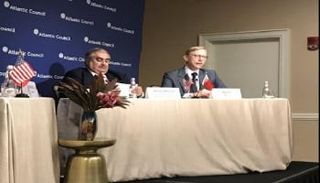 المبعوث الأمريكي بشأن إيران بريان هوك خلال الندوة