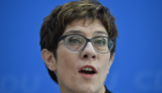 تعيين خليفة ميركل المحتملة وزيرة للدفاع في ألمانيا