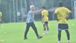 مارفيك يثق بعبور الإمارات التصفيات الآسيوية رغم صعوبة المهمة