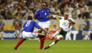 ضيوف أسطورة السنغال ينصح مصر بإعادة المدرب الوطني للمنتخب