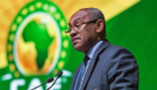 أحمد أحمد يلقي بالكرة في ملعب تونس لتفسير أسباب المقاطعة 