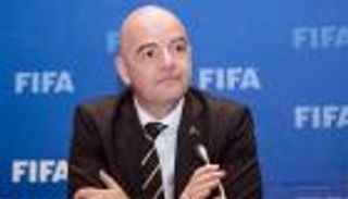 "الفيفا" يرفض اتهامه باستعمار "الكاف"