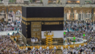 رفع ثوب الكعبة المشرفة 3 أمتار استعدادا لموسم الحج