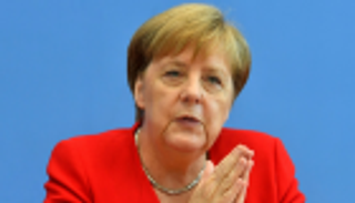 مراهقة تغيّر سياسة ألمانيا.. وميركل تمتدحها