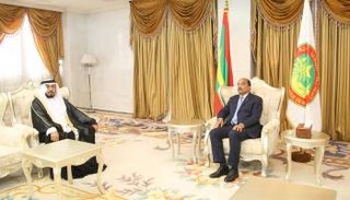 الرئيس الموريتاني خلال لقائه السفير الإماراتي حمد غانم حمد المهيري