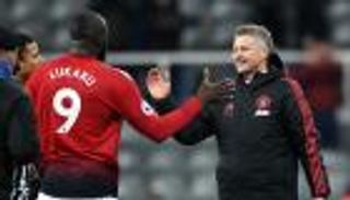 سولسكاير يستبعد لوكاكو من مواجهة فريقه المنتظر