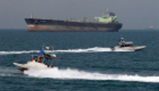 بريطانيا تتعهد بحماية ناقلاتها من تهديد إيران وتتوعدها برد قوي