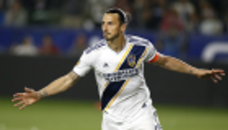 بالفيديو.. إبراهيموفيتش يتوهج في أمريكا بـ"هاتريك" جديد