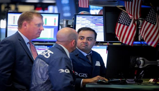 وول ستريت تغلق منخفضة