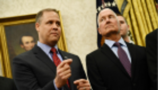 ترامب يحرج مدير "ناسا" خلال الاحتفال بذكرى "أبولو 11"