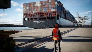 شركات الشحن تدرس سبل تأمين مضيق هرمز