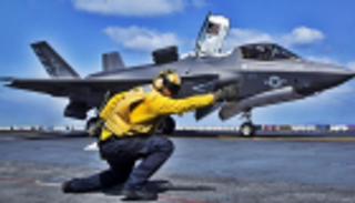 خبير ألماني: توجيه واشنطن ضربة عسكرية لطهران أمر وارد جدا