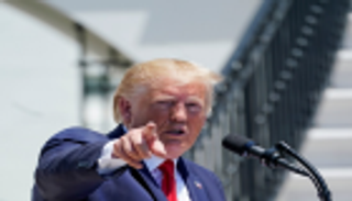 رئيس سيمنس الألمانية يهاجم ترامب 