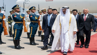 الشيخ محمد بن زايد آل نهيان لدى وصوله إلى الصين
