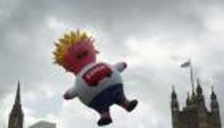 على طريقة ترامب.. بالون يسخر من رئيس وزراء بريطانيا المحتمل