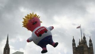 بالون يسخر من رئيس وزراء بريطانيا المحتمل