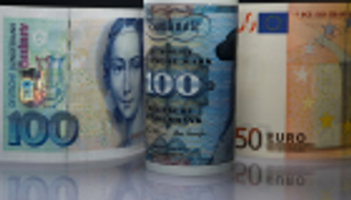 اليورو يتراجع قرب 1.12 دولار مع ترقب اجتماعات بنوك مركزية