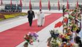 الرئيس الصيني يستقبل ولي عهد أبوظبي خلال زيارته إلى بكين