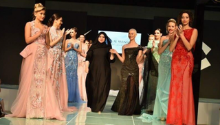 من عرض سابق للمصممة العالمية منى المنصوري