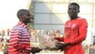 "دجاجة" هدية أفضل لاعب بديربي مالاوي