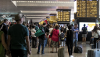 تأخير القطارات بـ4 ساعات.. حريق يشل محطات إيطاليا