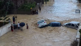 جانب من الفيضانات التي اجتاحت نيبال