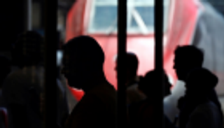 حرائق توقف قطارات روما