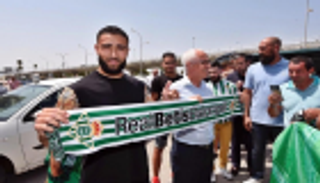 ريال بيتيس يضم نبيل فقير من أولمبيك ليون