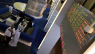 الأسهم العقارية تصعد ببورصتي الإمارات و"القيادية" تضغط على السعودية