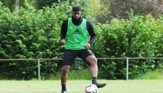 أحمد راشد لاعب الوحدة الإماراتي