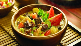 أحد مأكولات المطبخ البيتاوي