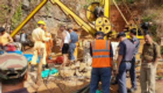 وفاة عامل وفقدان 3 بانهيار بمنجم في الهند