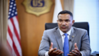 مسؤول أمريكي: بارون المخدارت إل تشابو ظنّ أنه لا يُقهَر