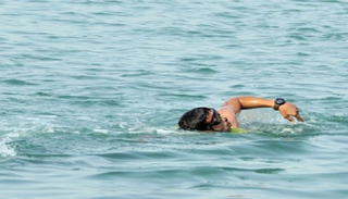 السباحة لا تشكل إجهادا يتسبب في ارتفاع أو انخفاض شديد في السكر بالدم