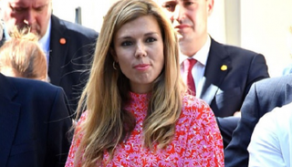 كاري سيموندس صديقة رئيس الوزراء البريطاني