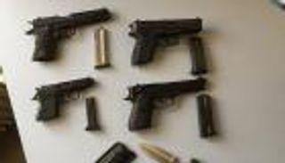 ضبط 300 قنبلة و56 كيلو ذخيرة بمركبة في فرنسا