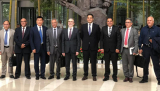  رئيس المؤسسة الوطنية للنفط الليبية خلال زيارته إلى الصين