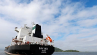 نفط البرازيل تتحوط ضد العقوبات بقرار محكمة قبل مساعدة سفن إيران