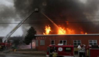 حريق هائل يدمر 200 منزل قرب عاصمة بيرو