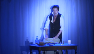 أحد مشاهد العرض المسرحي