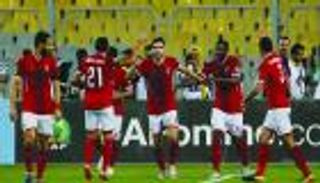 رسائل نارية من لاعبي الأهلي المصري بعد التتويج بالدوري