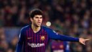 ألينيا لاعب برشلونة ينتقد إدارة النادي بسبب دي يونج