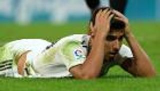 أسينسيو يعلن تحديه لإصابة الرباط الصليبي